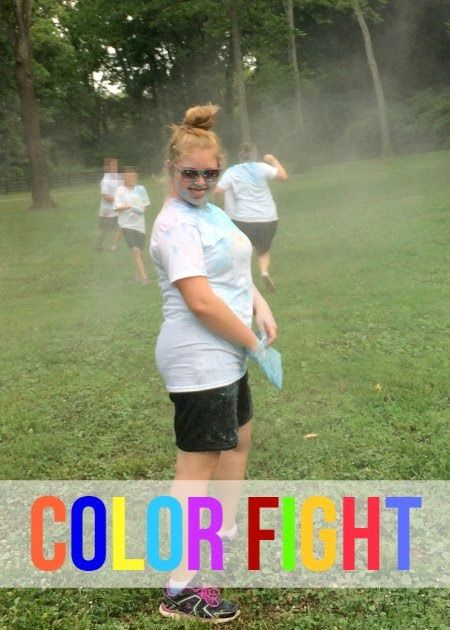 Color Fight Youth Group Activity - Make DIY colored powder for your youth group to have a color fight! #colorrun #colorfight #youthgroupactivity www.shescraftycrafty.com Teen Camping Activities, Fun Youth Group Activities, Youth Camp Ideas, Activities For Teens Group, Summer Youth Activities, Diy Color Powder, Girls Camp Ideas, Camp Treats, Girls Camp Activities