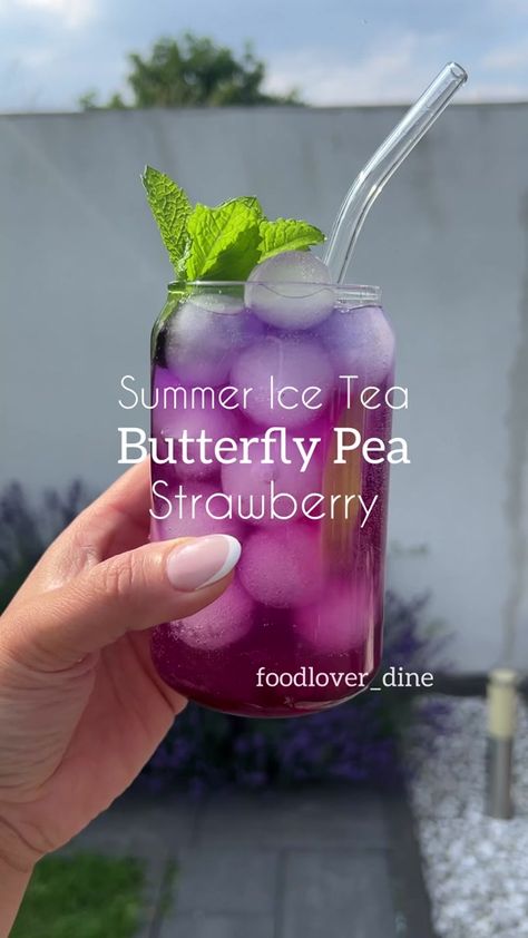 Summer Ice tea l Butterfly 🦋 Pea Tea Strawberry 🇺🇸 recipe in the c... | Ice Tea | TikTok Chasteberry Tea, Drink Essentials, Summer Iced Tea, Strawberry Recipe, Butterfly Pea Tea, Butterfly Pea Flower Tea, Pearl Tea, Butterfly Tea, Flower Ice