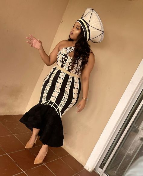 Xhosa Dresses, Xhosa Bride, Zulu Traditional Wedding Dresses, Xhosa Traditional Dresses, Wedding Dresses Traditional, Zulu Traditional Attire, Bride Maids, Xhosa Attire, South African Traditional Dresses