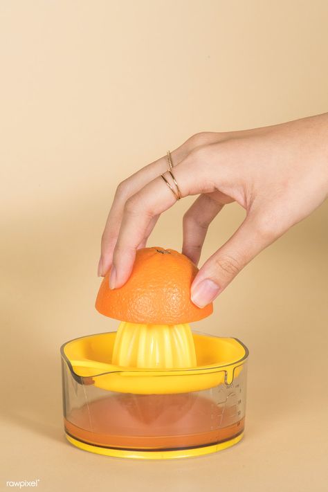 Woman making an orange juice from a manual juicer | free image by rawpixel.com / Jira Healthy Smoothie Ingredients, Orange Juice Machine, Lemon Margarita, Mint Milkshake, Juice Making, Strawberry Basil Lemonade, Cucumber Lemonade, Organic Orange Juice, Homemade Strawberry Lemonade