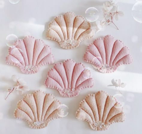 Seashell Garland, Ocean Birthday Party, Summer Bash, Mermaid Crafts, Ocean Birthday, Man Crafts, Felt Crafts Diy, Champagne Pink, Sea Shell Decor