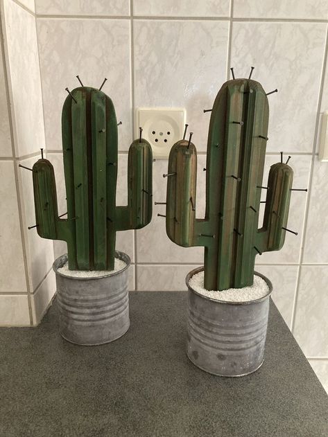 Wooden Cactus Decor, Diy Wood Cactus, Wooden Cactus Diy, Wood Cactus, Wooden Cactus, Cactus Craft, Cactus Diy, Cactus Decor, Outdoor Diy Projects