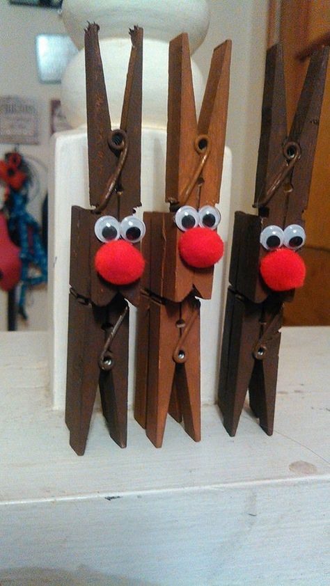 Clothes Pin Ornaments Christmas, Clothes Pin Reindeer Crafts, Crafts Using Clothes Pins, Clothespin Reindeer Ornaments, Reindeer Clothespin Ornaments, Closepin Craft, Clothes Pin Crafts Christmas, Clothespin Christmas Crafts, Clothes Pin Crafts For Adults