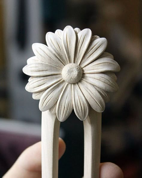 Wood Carved Flowers, Carved Flowers In Wood, Wood Carving For Beginners, Wood Jewelery, Wood Comb, Antler Art, Soap Carving, Wooden Bangle, Wooden Comb