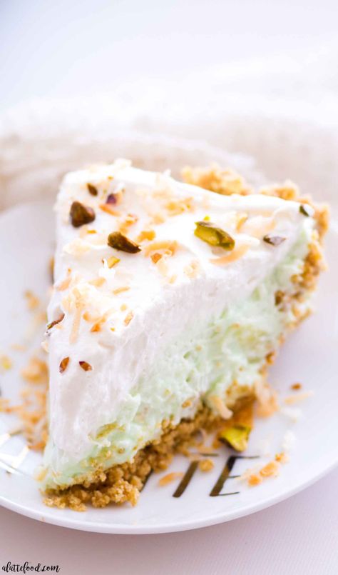 This homemade no bake pistachio pudding cream pie is layers of graham cracker crust, pistachio pudding cream, and whipped cream! Plus, this pistachio cream pie is filled with sweet pineapple and coconut! This easy no bake dessert would make the perfect Easter dessert, or with it’s pretty color, even a St. Patrick’s Day dessert! Pudding Cream Pie, Pistachio Pie, Pistachio Dessert, Pudding Ice Cream, Homemade Graham Crackers, Pistachio Cream, Pistachio Pudding, Baking Desserts, Kid Desserts