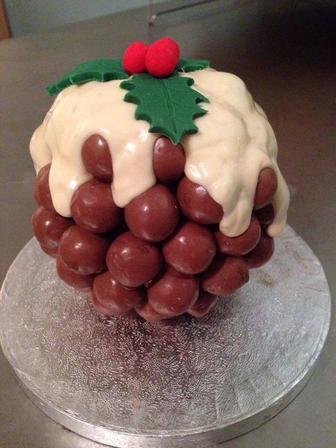 Christmas pudding alternative. Terry's Chocolate Orange covered in maltesers smothered in white chocolate and topped with a sugar paste holly decoration. Alternative Christmas Pudding, Christmas Chocolate Desserts, Xmas Pudding, Terry's Chocolate Orange, Orange Christmas, Xmas Food, Sugar Paste, Good Year, Christmas Cooking