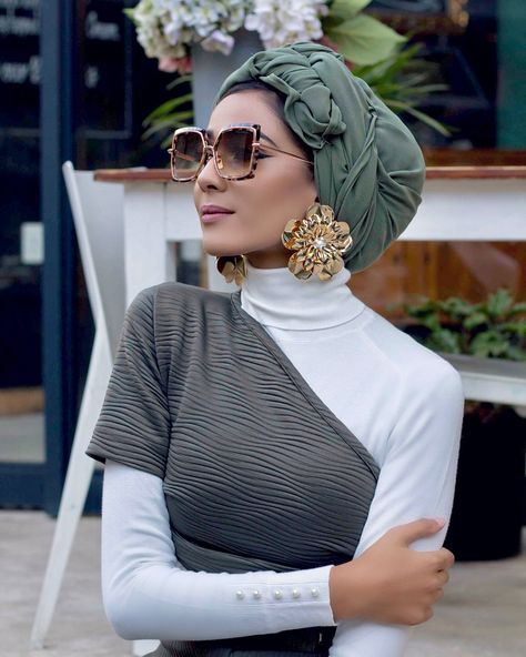 Outfit Ideas With Scarf On Neck, Turban Outfit, Headwrap Hairstyles, Hijab Model, Turban Tutorial, Turban Hijab, Hair Wrap Scarf, Stylish Hijab, Dubai Style