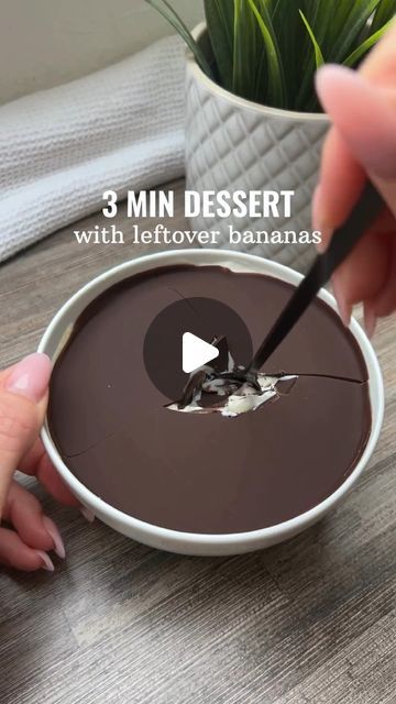 Quick At Home Desserts, Leftover Banana Recipes, Late Night Dessert, 15 Minute Desserts, Leftover Bananas, Banana Chocolate Cake, 4 Ingredient Desserts, Crowned Eagle, Dessert Hacks