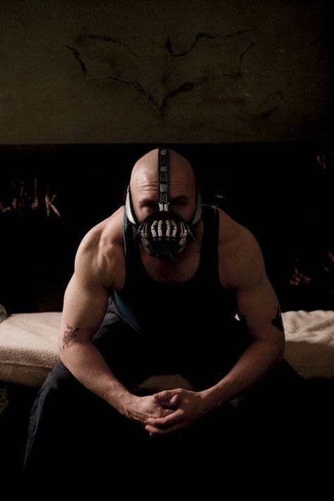 Bane Wallpaper, Funny Celebrity Pics, Ego Tripping, The Dark Knight Trilogy, Dark Knight Rises, Random Picture, Joker Art, Photoshop Painting, Batman Comic Art