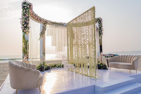 Pakistani Beach Wedding, White Nikkah Decor, Beach Nikkah, Nikah Ceremony Decor, Beach Reception Decorations, Muslim Wedding Decorations, Indian Beach Wedding, Nikkah Decor, Nikkah Ideas