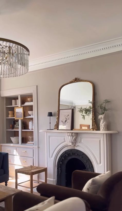 Small Fireplace Living Room, Anthro Mirror, Hawaii Apartment, Girls Apartment, Victorian Room, Cottage Apartment, House Styling, Cute Living Room, Small Condo