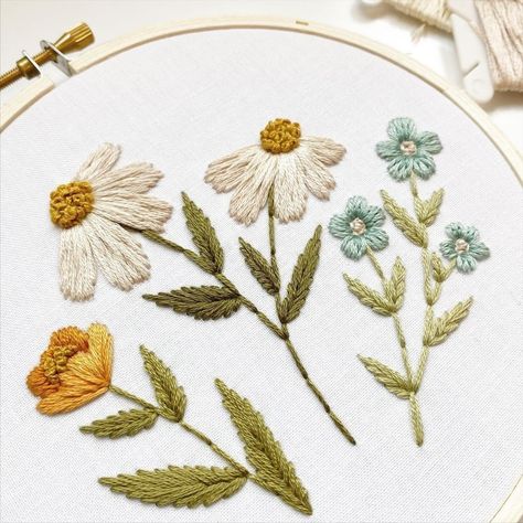 Wild Flower Embroidery, Embroidery Patterns For Beginners, Wildflower Embroidery, Floral Hand Embroidery, Wildflower Pattern, Wooden Embroidery Hoops, Stitch Guide, Hand Embroidery Patterns Flowers, Hand Embroidery Projects