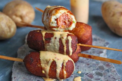 Just like corn dogs, but these hot dogs are coated with a loaded potato mixture instead of cornbread. and fried until crispy! Potato Dog, Potato Ricer, Idaho Potatoes, Loaded Potato, Chili Paste, Mashed Potato, Corn Dogs, Fair Food Recipes, Mini Foods