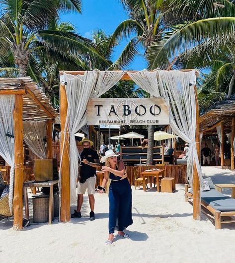 𝕃𝕦𝕫 𝕝𝕦𝕫 on Instagram: “Espera espera que me acomodo el pelo 😂” Beach Cafe Design, Beach Restaurant Design, Jamaican Restaurant, Recycle Design, Rustic Cafe, Bug Art, Garden Cafe, Beach Bar, Beach Bars