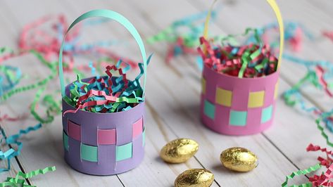 Cute Mini Paper Easter Basket Egg Holder Tutorial - Essyjae Easter Basket Craft Ideas, Easter Basket Craft, Easter Basket Template, Easter Crafts Diy Kids, Paper Easter Basket, Simple Easter Baskets, Homemade Easter Baskets, Mini Easter Basket, Easter Baskets To Make