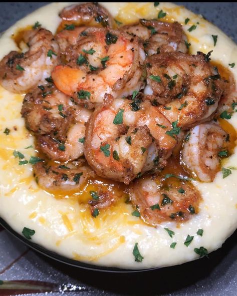 Fish And Grits, Fast Food Drinks, Shrimp Grits, Shrimp And Grits, Shrimp N Grits, Tasty Vegetarian Recipes, Grits, Vegan Dishes, Food Obsession