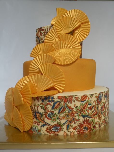 Batik Fan Cake - Made for a lady from Surabaya. Golden fans and a batik on icing sheet around the cakes. Batik Cake, New Birthday Cake, School Cake, Tiered Cake, Pastry Art, Glass Cakes, Icing Sheets, Cake Board, Unique Cakes