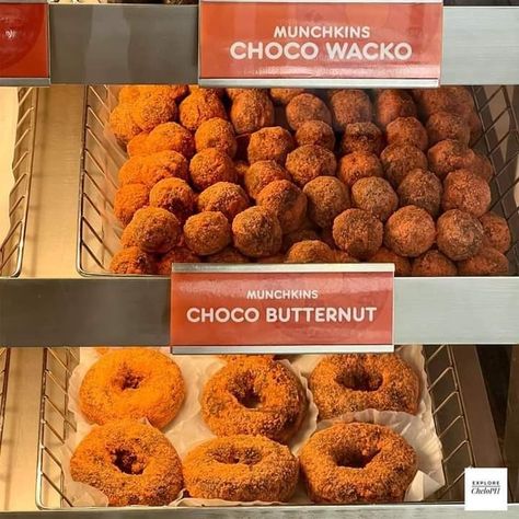 Choco Butternut Donut, Choco Butternut Munchkins, Choco Butternut, Donut Aesthetic, Pancit Bihon, Bread Pastries, Mister Donuts, Fav Food, Random Picture