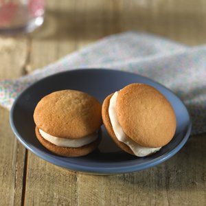 Vanilla Wafer Sandwiches Recipe Cookie Sandwich Recipes, Vanilla Wafer, Savory Bites, Easy To Make Desserts, Wafer Cookies, Seasonal Treats, Printable Recipe, Soften Cream Cheese, Vanilla Wafers