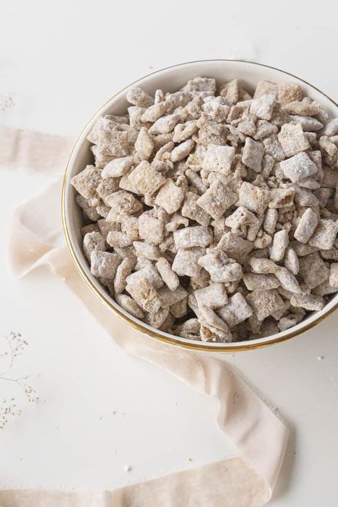 Cookie Butter Puppy Chow Christmas Muddy Buddies Recipe, Muddy Buddy Recipe, Best Puppy Chow Recipe, Peanut Butter Muddy Buddies, Charcuterie Wreath, Pakistani Desserts, Puppy Chow Chex Mix Recipe, Puppy Chow Recipe, Chex Mix Puppy Chow