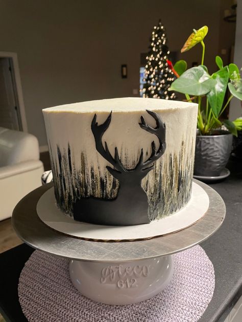 Birthday Cake For A Hunter, Hunting Birthday Party Cake, Buck Birthday Cake, Deer Cake Ideas, Hunting Cakes For Men, Hunter Cake Ideas, Hunting Wedding Cake, Hunting Birthday Cakes, Frosting Decorating