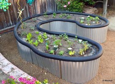 Picture of The Hard Part, Waiting for the Vegetables to Grow Making Raised Garden Beds, Vegetable Garden Soil, Diy Raised Garden Bed, Diy Roofing, Metal Garden Beds, Raised Garden Bed Plans, Raised Bed Garden Design, Raised Bed Garden, Metal Raised Garden Beds