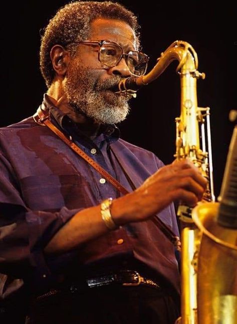 Joe Henderson (April 24, 1937 – June 30, 2001) was an American jazz tenor saxophonist. In a career spanning more than four decades, Henderson played with many of the leading American players of his day and recorded for several prominent labels, including Blue Note.  Biography  Early life   Born in Lima, Ohio, Henderson was one of five sisters and nine brothers. He was encouraged by his parents Dennis and Irene (née Farley) and older brother James T. to study music. He dedicated his first album t Jazz Music Art, Joe Henderson, Aryton Senna, Profile Photography, Sonny Rollins, Jazz Players, Musician Photography, Cool Jazz, Contemporary Music