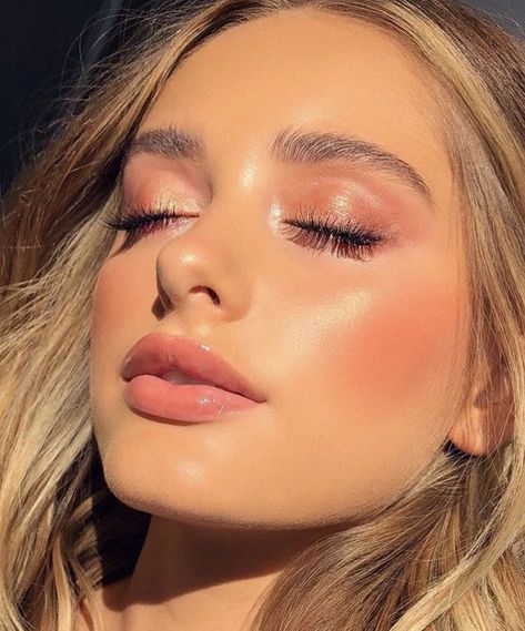 glowy summer makeup idea #beauty #makeupinspo Kendall Jenner Makeup, Summer Makeup Trends, Dag Make Up, Makeup Sephora, Makeup Pengantin, Flot Makeup, Makeup Tip, Summer Makeup Looks, Smink Inspiration