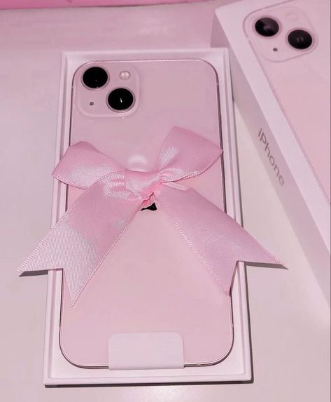 Bliss Birthday wishlists 🙈 1:  An iPhone 12 Pro/ pro max 😔 ￼ ￼ 2: Hairs/ handbags 👜  3: sneakers 👟/ Heels 👠  4:money🌝 5: EarPods/ headphones 🎧 Pink Iphone 13, Iphone Gifts, Dream Phone, Pink Lifestyle, Iphone Obsession, Pink Phone, Sneakers Heels, Pink Life, Pink Doll