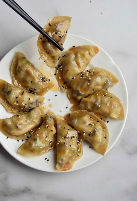 Mushroom Dumplings Chicken Mushroom Dumplings, Mushroom Wontons, Mushroom Dumplings Recipe, Mushroom Dumplings, Dumplings Recipe Chinese, Stuffed Dumplings, Asian Dumplings, Dumpling Recipes, Vegan Dumplings