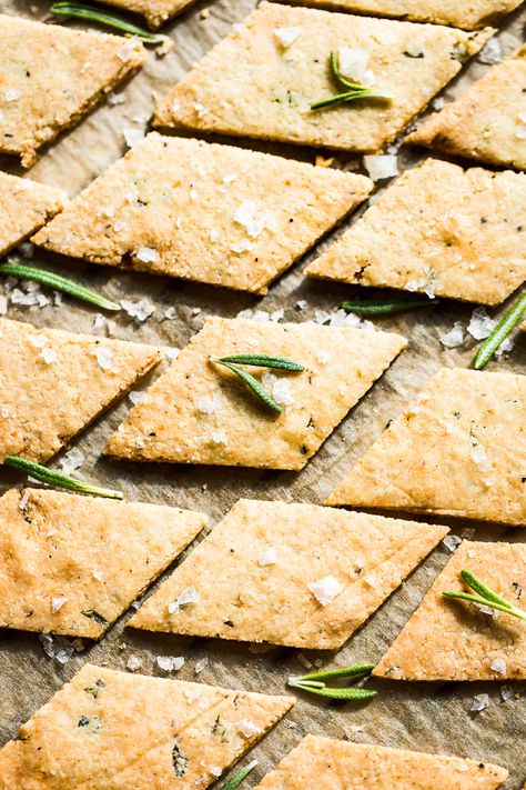 Paleo Crackers, Rosemary Sea Salt, Salt Crackers, Healthy Crackers, Gluten Free Crackers, Homemade Crackers, Cracker Recipes, Paleo Snacks, Cheese Boards