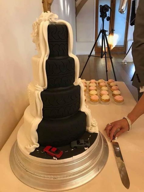 Car Themed Wedding, 17 Birthday Cake, Violet Wedding, Car Cake, Cakes For Men, Future Wedding Plans, Cute Wedding Ideas, Put A Ring On It, Wedding Pics