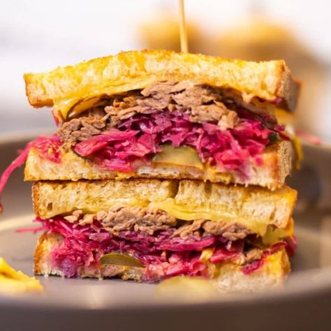 17 Best Corned Beef Sandwich Recipe ideas - Top Recipes Corned Beef Sandwich Recipe, Best Corned Beef, Beef Brisket Sandwich, Beef Sandwich Recipes, Baked Sandwiches, Corned Beef Sandwich, Corn Beef, Corned Beef Brisket, Brisket Sandwich