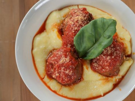 Nonna's Traditional Meatballs Traditional Meatballs, Dove Recipes, Roasted Tomato Sauce, Meatball Ingredients, How To Peel Tomatoes, Meatballs Recipe, Roasted Tomato, Meatball Recipes, Ground Pork