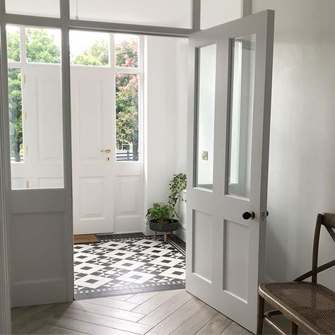 I've been in full on faffing mode this afternoon! New eucalyptus is in situ there in the corner, I've taken the hydrangea wreath down… Bungalow Porch, Small Entrance Halls, 1930s Semi, Sas Entree, Hall Tiles, Entrance Hall Decor, Mudroom Remodel, Porch Interior, Victorian Hallway