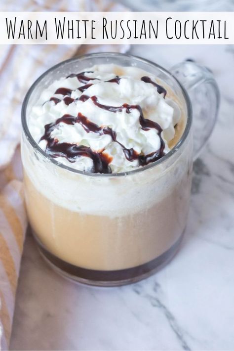 White Russian Recipes, Warm Cocktails, White Russian Cocktail, Raspberry Mojito, Hot Cocktails, Winter Cocktails, White Russian, Fruit Cocktails, Winter Drinks