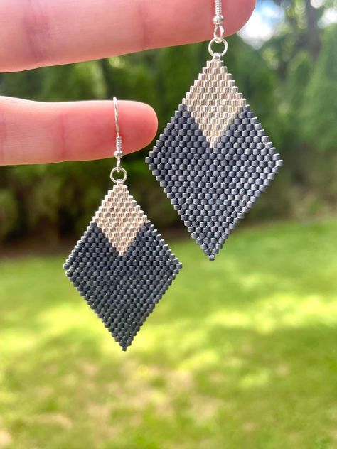 Silver Bead Earrings, Earrings Diamond, Earrings Geometric, Diamond Shaped, Seed Bead Earrings, Bead Earrings, Seed Bead, Silver Beads, Blue Gray