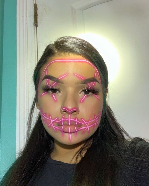 Cool Face Paint Ideas For Women, Halloween Party Outfit Ideas, Face Paint Halloween Ideas, Make Up Looks Halloween, Purgecostume Halloween Girl, Face Paint Women, Halloween Mask Costumes, Art Masks Ideas, Face Paint Ideas For Halloween