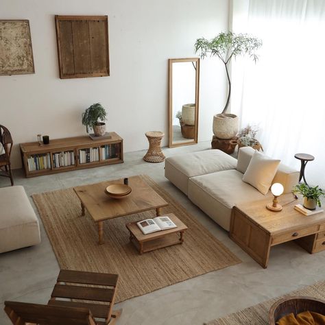 Living Room Decor Japanese Style, Japanese Aesthetic Living Room, One Room Apartment Design, Japanese Interior Design Living Room, Japanese Furniture Modern, Modern Japanese Apartment, Cosy Minimalism, Japanese House Decor, Japanese Modern Interior