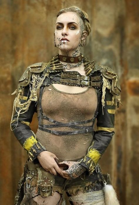 Postapocalyptic Style Woman, Zombie Apocalypse Outfits Women, Mad Max Fashion, Zombie Apocalypse Outfits, Wasteland Costume, Apocalypse Costume, Mad Max Costume, Zombie Apocalypse Outfit, Apocalypse Fashion