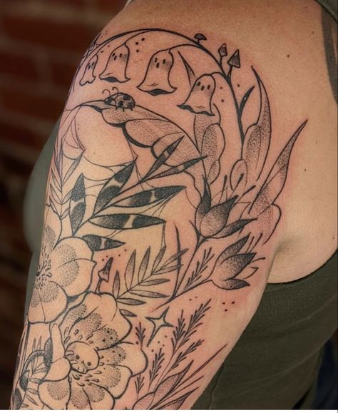 Pretty Halloween Tattoos, Spooky Leg Sleeve, Spooky Flowers Tattoo, Halloween Floral Tattoo, Floral Halloween Tattoo, Ghost Flower Tattoo, Floral Ghost Tattoo, Spooky Floral Tattoo, Spooky Sleeve Tattoo