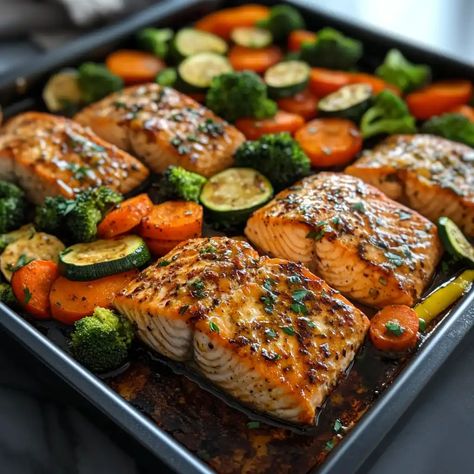 Discover a quick & healthy dinner with this sheet pan salmon and veggies recipe. Packed with flavor, ready in 30 minutes, and perfect for weeknights! Sheet Pan Salmon And Veggies, Sheet Pan Dinners Healthy, Salmon And Veggies, Salmon Meal Prep, Sheet Pan Salmon, Oven Roasted Salmon, Dinner Lunch Ideas, Recipe Healthy Dinner, Pan Salmon