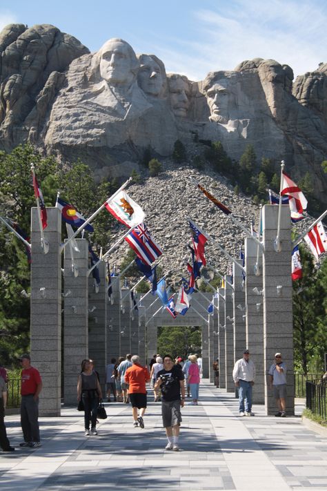 I LOVE traveling the world for FREE. Was cool going here with my daughter. Click the pic for facts Dream Roadtrip, Travel The World For Free, Black Hills South Dakota, Mt Rushmore, Usa States, Dream Trip, Anglo Saxon, Central Europe, Black Hills