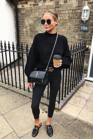 27 Inspiring Winter Outfits Ideas to Blow Your Mind Away  #Outfits Svarta Outfits, All Black Outfits For Women, Black And White Outfit, All Black Fashion, Legging Outfits, Yoga Photography, Cute Winter Outfits, Ținută Casual, Modieuze Outfits