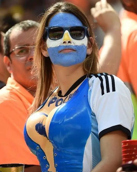 Hot Fan, Girls Football, Soccer Fan, Soccer Girl, Soccer Fans, Womens Football, Sports Stars, Mirrored Sunglasses Women, Fifa World Cup