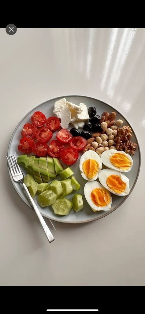 Healthy Breakfast Aesthetic Mornings, Eggs Avocado Breakfast, Breakfast Healthy Aesthetic, Breakfast Aesthetic Mornings, Aesthetic Healthy Breakfast, Healthy Breakfast Aesthetic, Healthy Food Menu, Healthy Food Inspiration, Easy Healthy Meal Prep