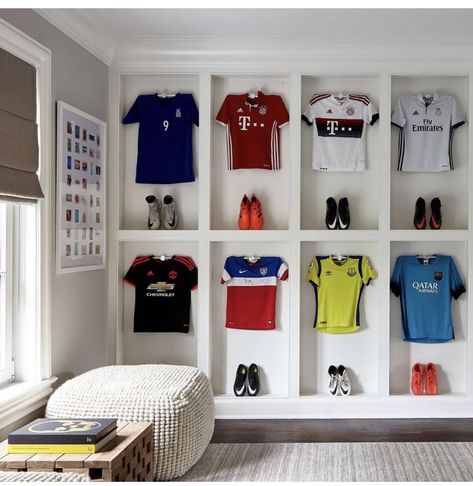 Football Theme Rooms For Boys, Football Theme Bedroom, Soccer Themed Room, Bae Gift, Soccer Bedroom, Soccer Room, Football Rooms, Football Bedroom, Shirt Display