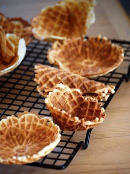 home made Waffle bowls! fill with your fav ice cream or my fav. fresh fruit topped with whip cream :D Ice Cream Waffle Bowl Recipe, Waffle Cone Chips, Waffle Bowl Recipe, How To Make Waffle, Pizzelle Iron, Heavy Cream Recipes, Pizzelle Maker, Waffle Cone Recipe, Pizzelle Recipe