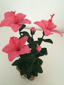 Il Blog di Sam: How to crochet a Hibiscus Crochet Flowers Free Pattern, Crochet Cactus, Crochet Bouquet, Crochet Plant, Knitted Flowers, Crochet Flower Tutorial, Crochet Rose, Crochet Flower Patterns, Irish Crochet