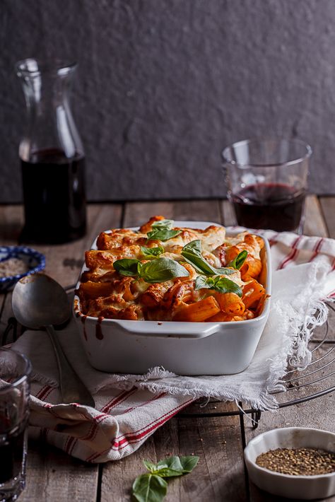 Lasagna Aesthetic, Bake Photography, Food Photography Pasta, Red Pasta, Amazing Food Photography, Pasta Bakes, Heart Simple, Chicken Parmesan Pasta, Chicken Pasta Bake